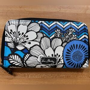NWOT. Vera Bradley faux leather Blue Bayou with black trim accordion wallet